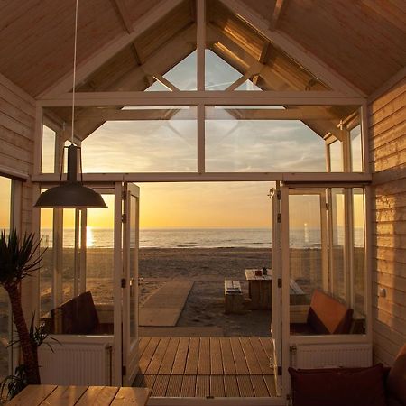 Surf en beach strandhuisjes Villa Katwijk aan Zee Buitenkant foto